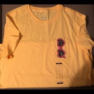 Women’s Nike t shirt NWT